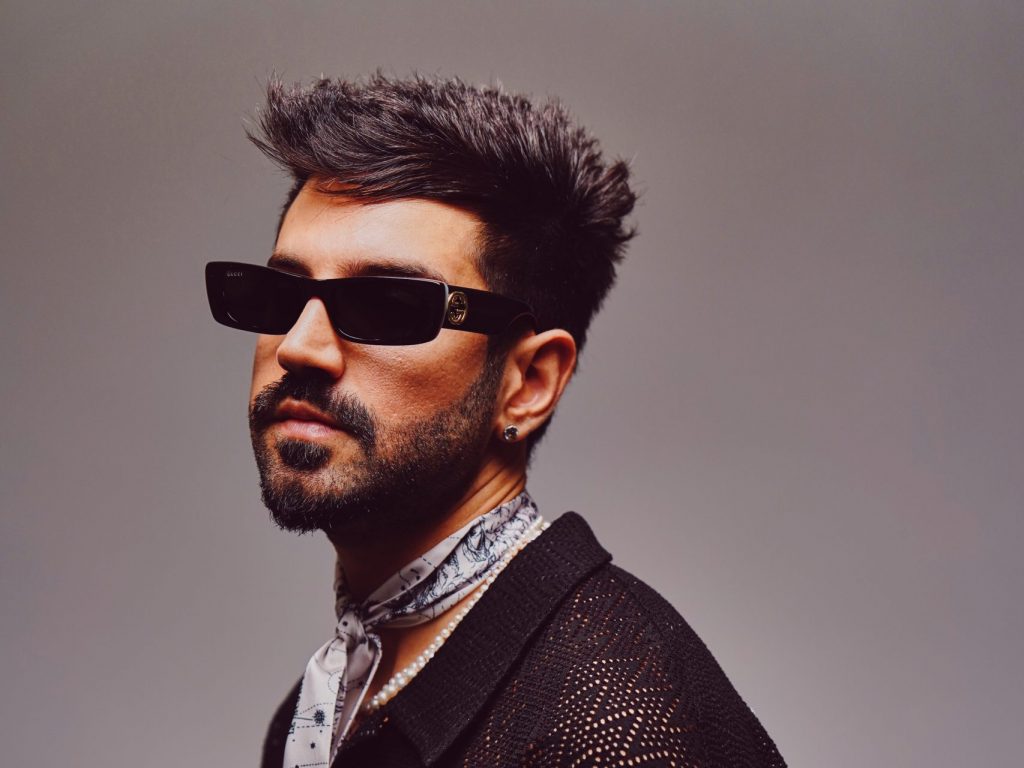 DJ DALI s'est forgé une place unique dans la scène musicale électronique, mêlant Afro House et influences orientales tout en restant fidèle à sa vision artistique.