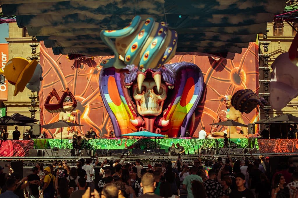 Découvrez les meilleures soirées à ne pas manquer pendant OFFSónar 2025 à Barcelone, du 10 au 15 juin. Line-ups, afterparties et infos pratiques.