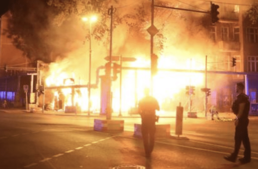 Le Club Renate de Berlin a été ravagé par les flammes dans la nuit du mercredi 18 juin 2025. Crédit : rbb|24 / DR