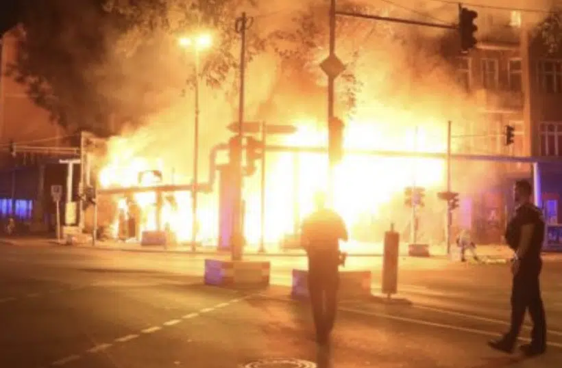 Le Club Renate de Berlin a été ravagé par les flammes dans la nuit du mercredi 18 juin 2025. Crédit : rbb|24 / DR