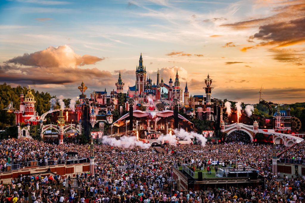 Tomorrowland : le conte qui a changé l’histoire des festivals.