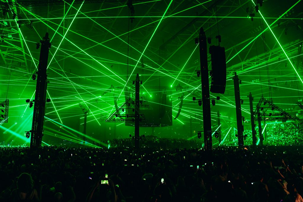 Verknipt entre dans le Guinness World Records avec le plus grand show laser jamais réalisé. Crédit : BradaMedia