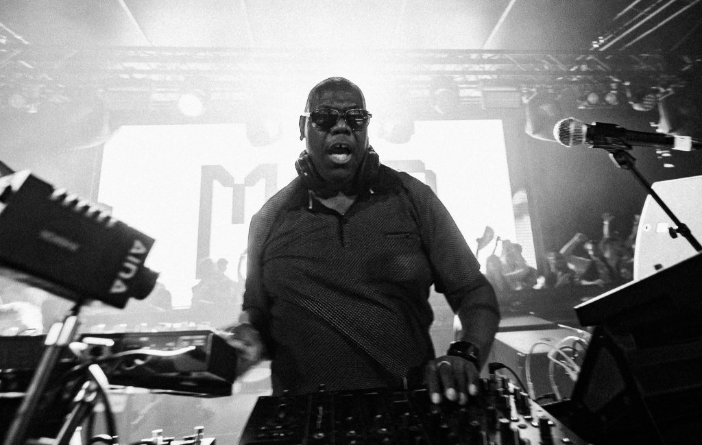 Carl Cox a retourné le Poney Club de Toulouse le vendredi 18 juillet 2025. Crédit : @_yakind_