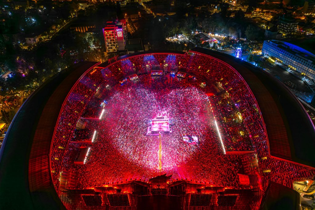 Le stade de Cluj-Napoca s'apprête à vibrer au rythme de la Mainstage de l'Untold festival en Roumanie.