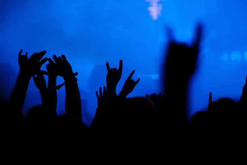 En 2024, les Français ont retrouvé le chemin des concerts et des festivals selon le baromètre du Crédoc. Crédit : Illustration Eric Barbeau / Unsplash