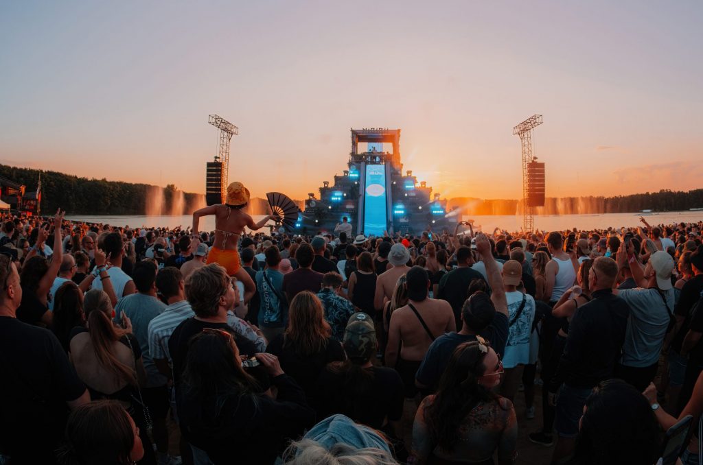 La Pyramid Stage du Nibirii Festival, à Düren, près de Cologne, en Allemagne. Crédit : M. Koltschin