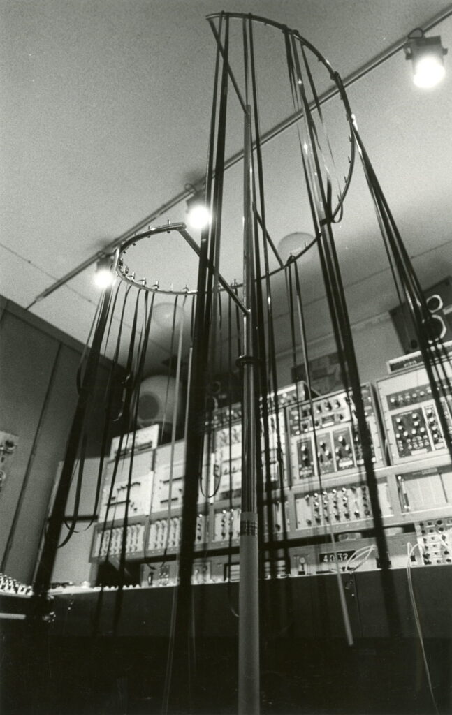 Porte boucles du studio GRM en 1980. © Guy Vivien / INA GRM