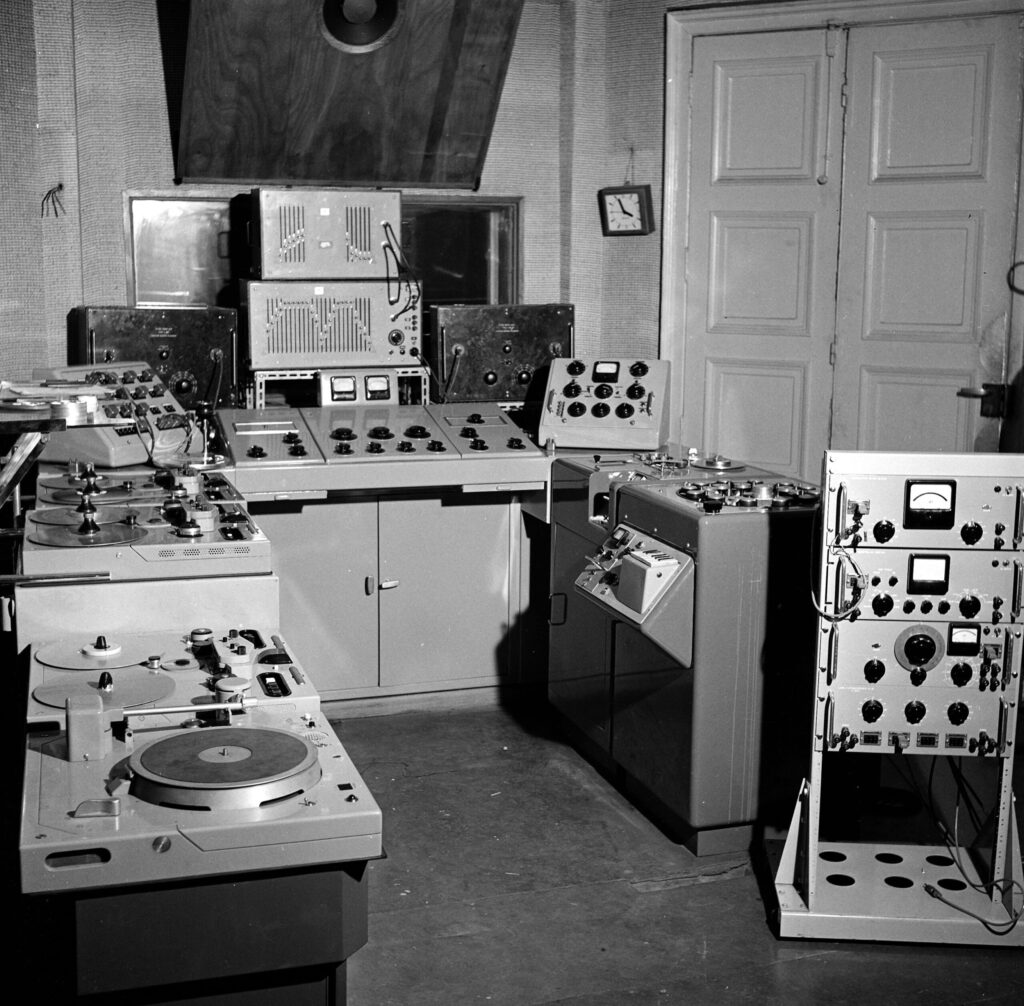 Studio GRM en 1962. © Laszlo Ruszka / INA