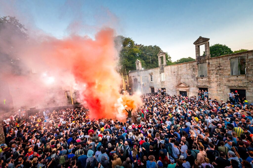 Le Manoir de Keroual, terre d'accueil du festival Astropolis. © Mathieu Le Gall