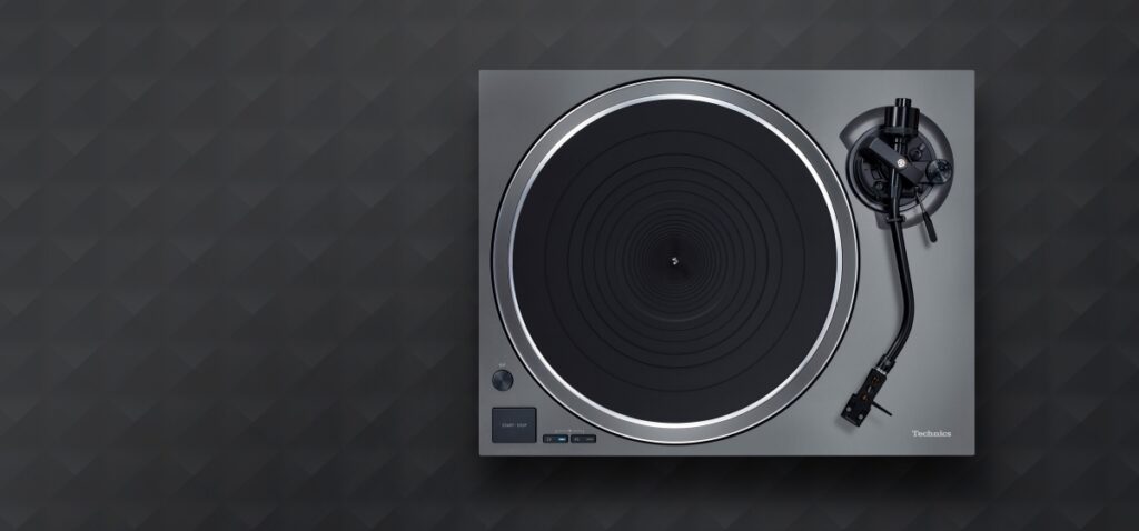 La platine Technics SL-1500CS.