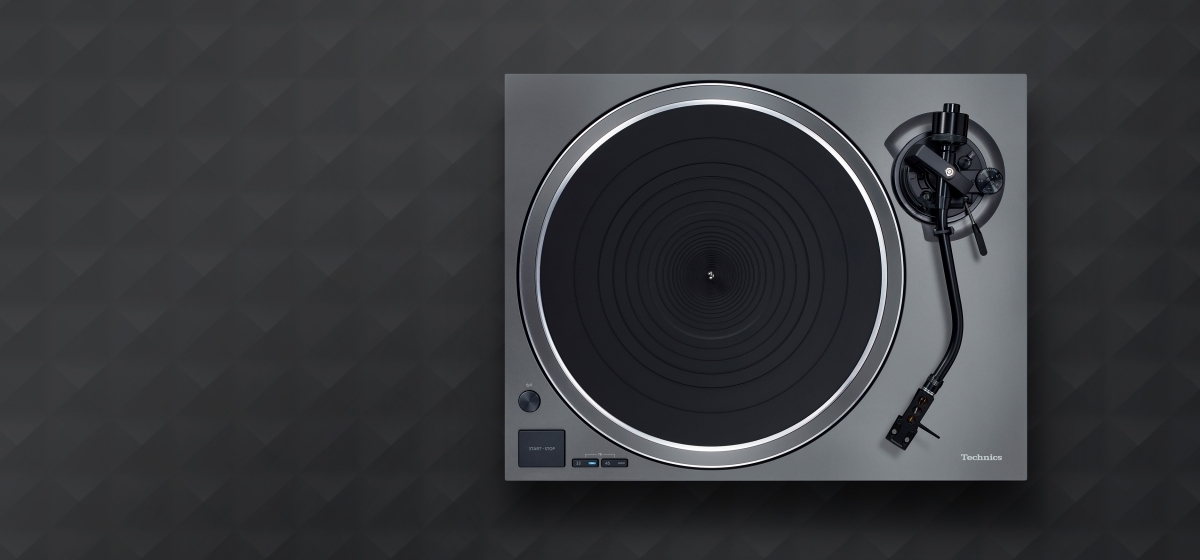 La platine Technics SL-1500CS.