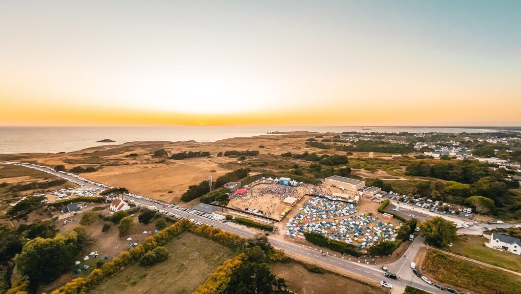 Coucher de soleil sur l'Écume Festival 2025 à Quiberon. © D.R.
