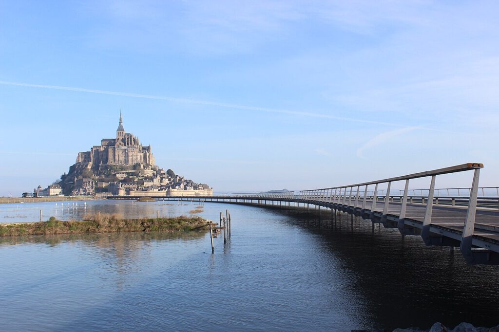 Le Mont Saint-Michel va accueillir Marée électronique le 19 septembre 2026. © Wikimedia Commons
