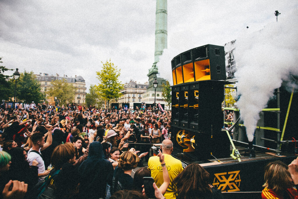 La Techno Parade à Paris, ici en 2023. © Romain Guédé