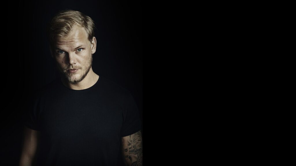 Avicii — le DJ suédois dont le dernier set, filmé à Ushuaïa Ibiza en 2016, vient d'être publié en intégralité pour la première fois. © avicii.com