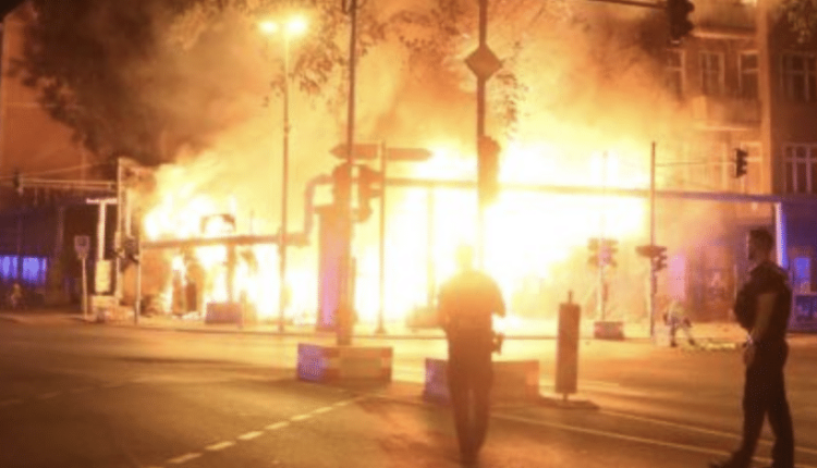 Le Club Renate de Berlin a été ravagé par les flammes dans la nuit du mercredi 18 juin 2025. Crédit : rbb|24 / DR