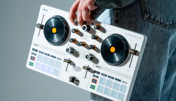 Hercules vient de présenter le DJControl Mix Ultra, premier contrôleur DJ 100% sans fil.