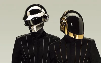 Les Daft Punk avec leurs casques.