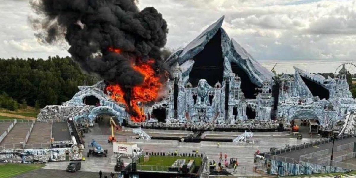 Un incendie a ravagé la Mainstage de Tomorrowland à 3 jours de l'ouverture.