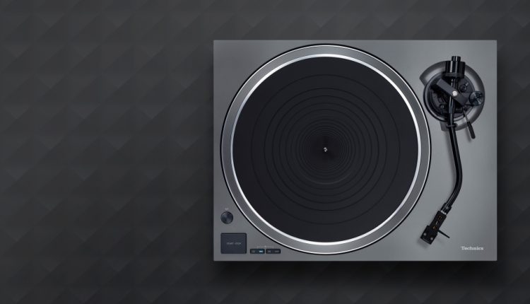 La platine Technics SL-1500CS.