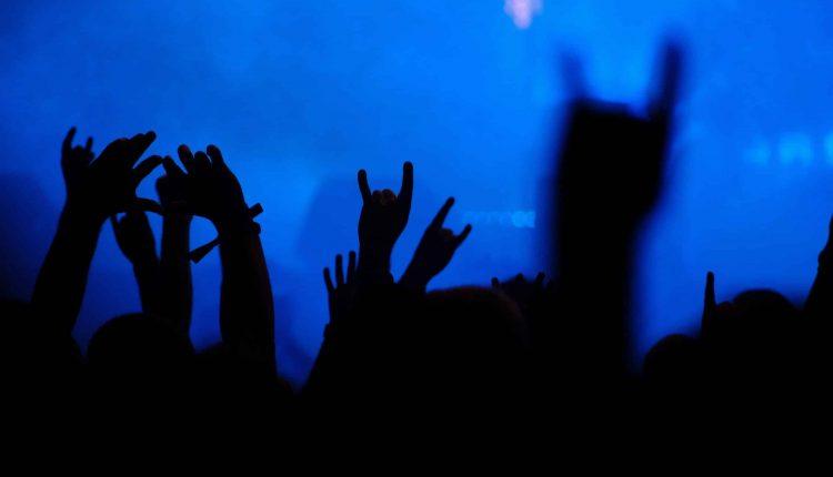 En 2024, les Français ont retrouvé le chemin des concerts et des festivals selon le baromètre du Crédoc. Crédit : Illustration Eric Barbeau / Unsplash